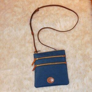 ⭐Dooney & Bourke Nylon North South Triple Zip ⭐ Navy Blue⭐